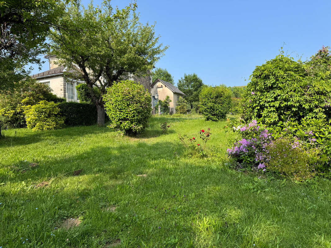 Maison à CURIERES