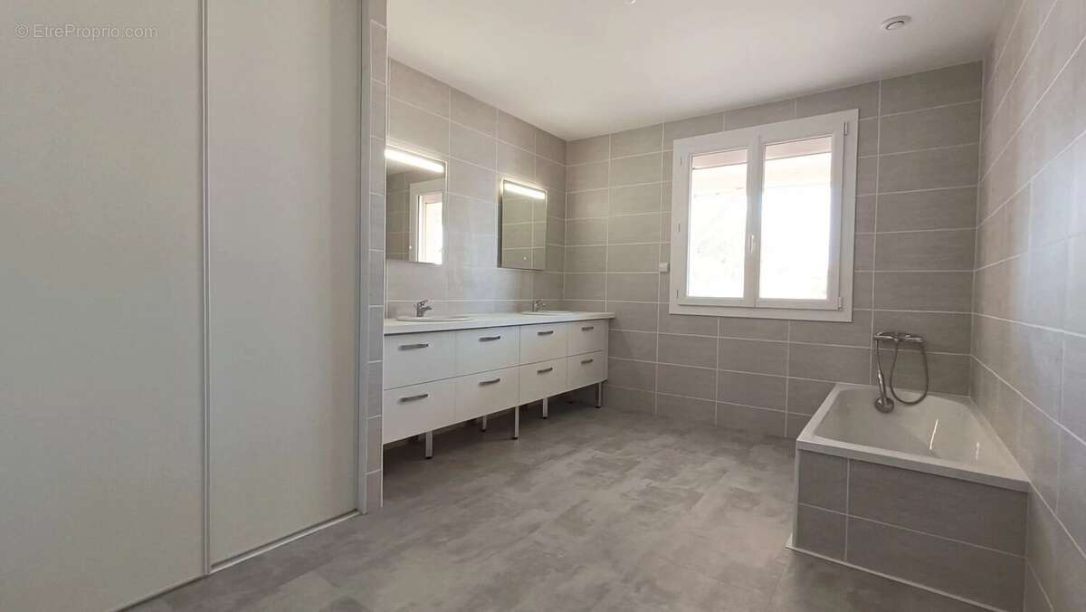 Maison à NEUVILLE-DE-POITOU