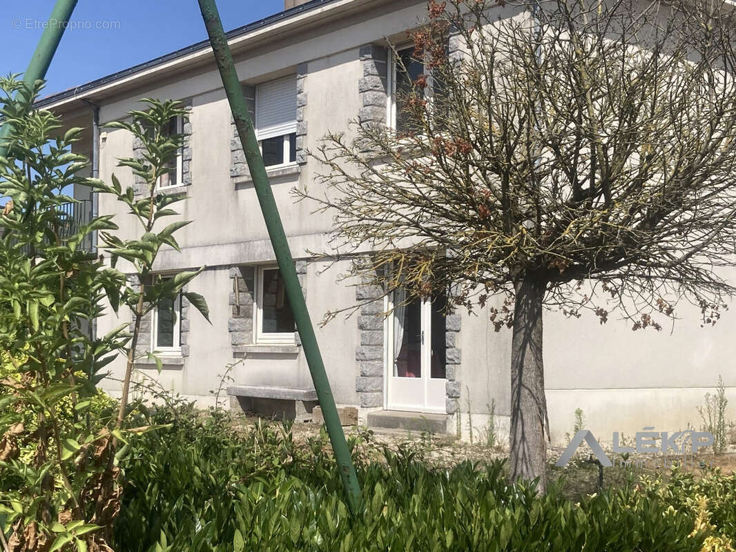 Maison 182 m² à Saint-Malo-Du-Bois  - photo 7