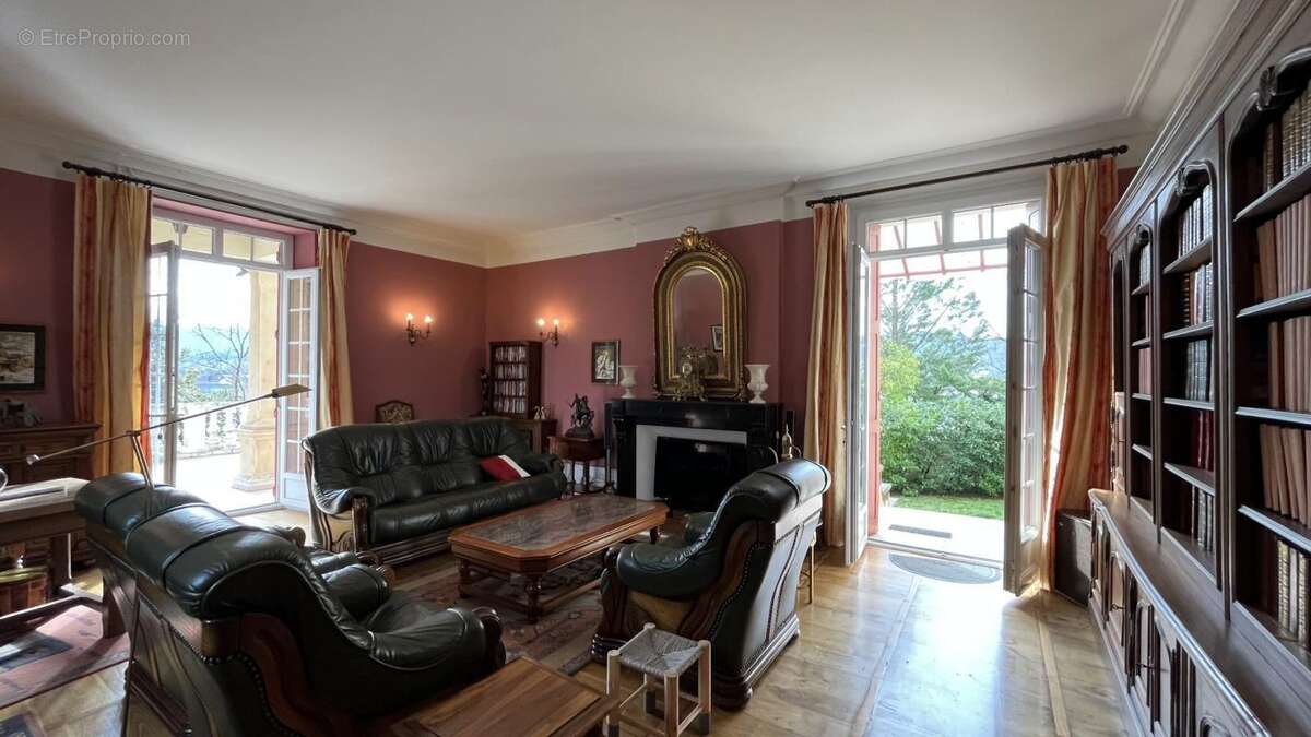Maison à SAINT-LAURENT-LES-TOURS