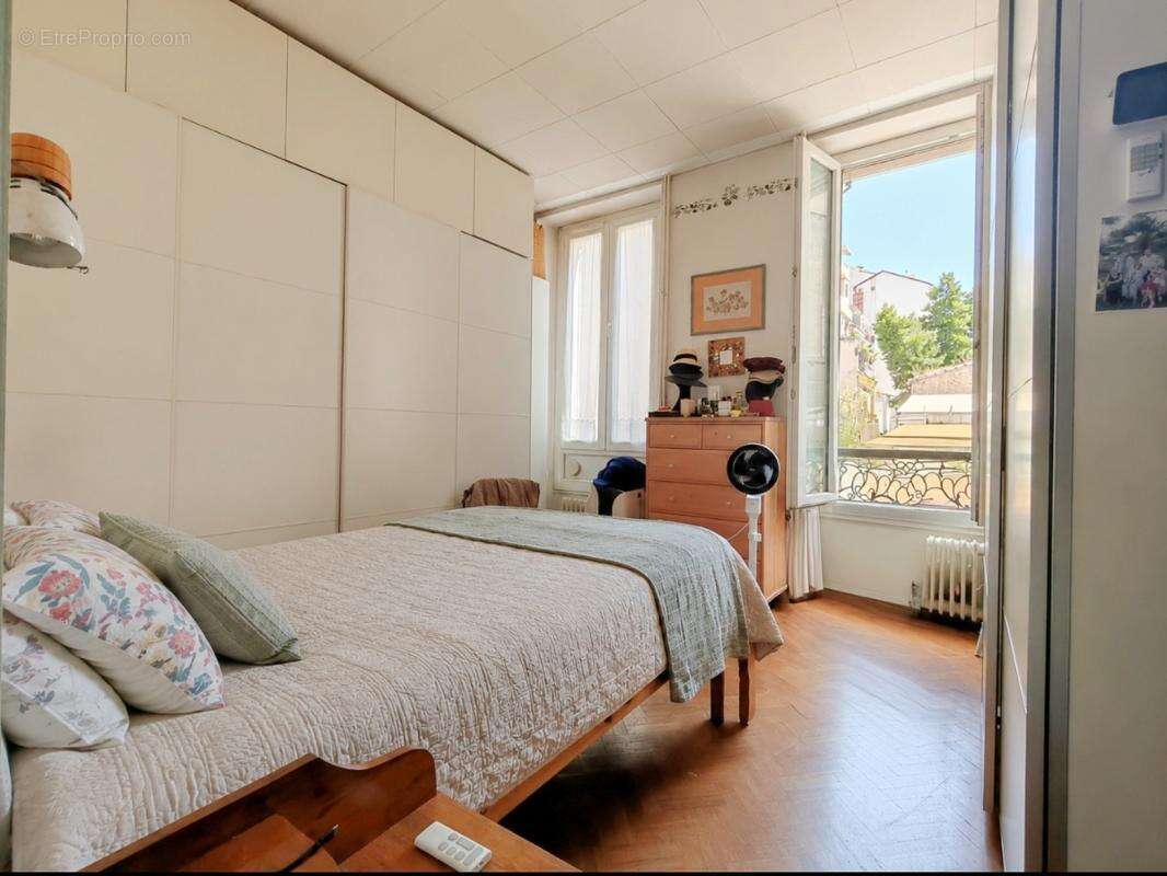 Appartement à MARSEILLE-1E