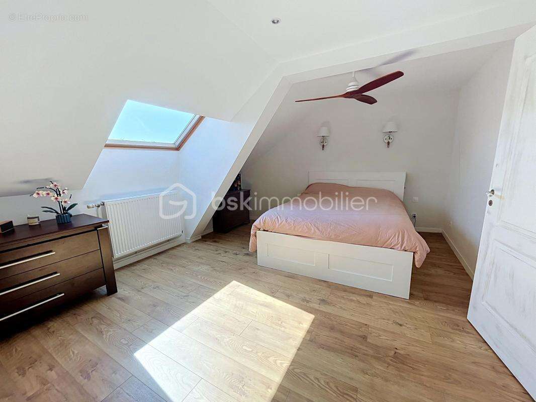 Maison renovee  - jardin et double garage -  potentiel +++ - photo 2