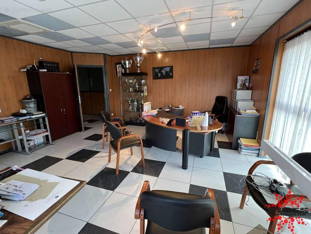 Commerce à SAINT-CHINIAN