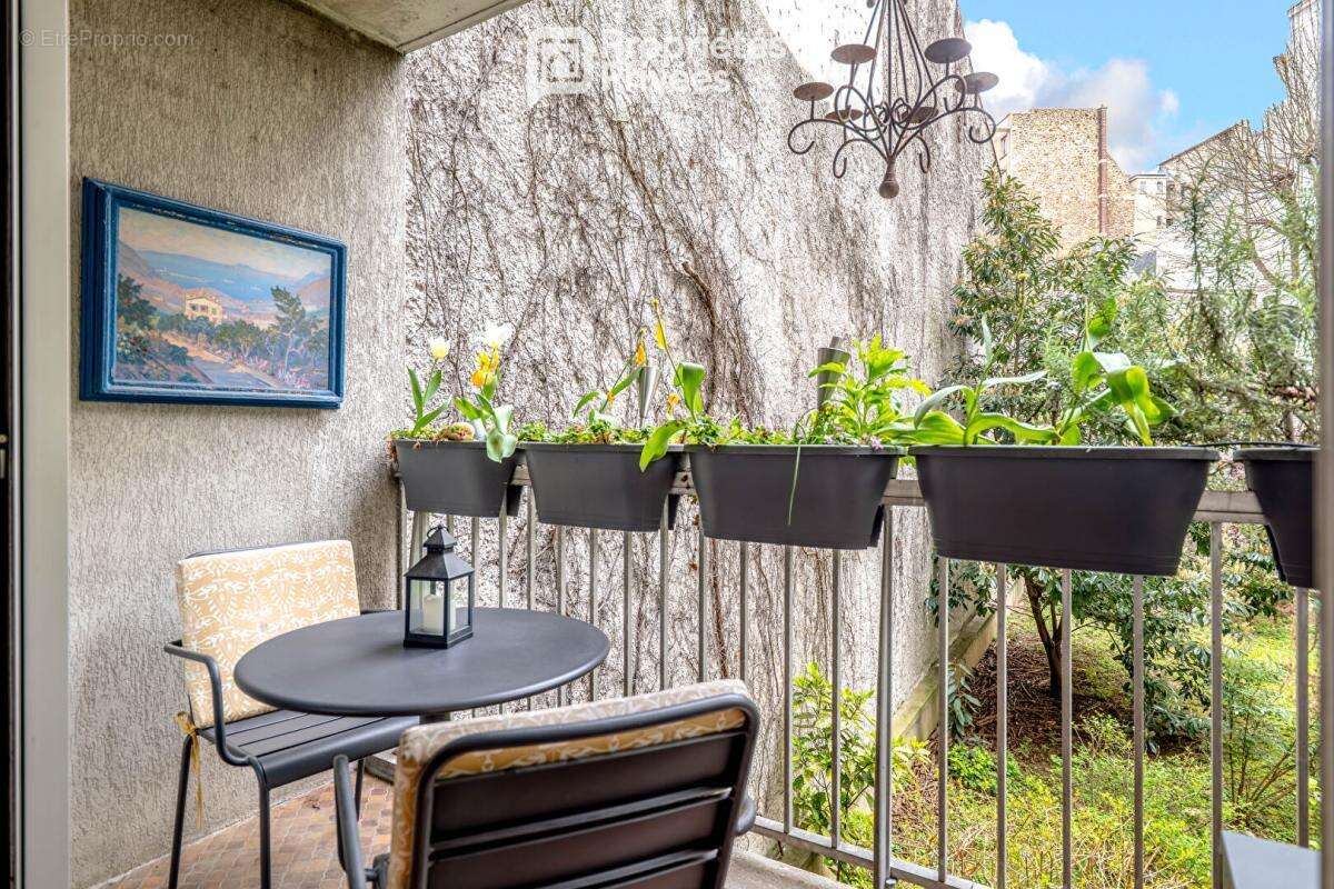 Appartement à PARIS-16E