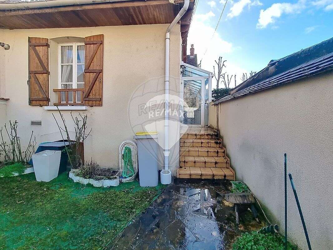 Maison à VILLENEUVE-SUR-YONNE