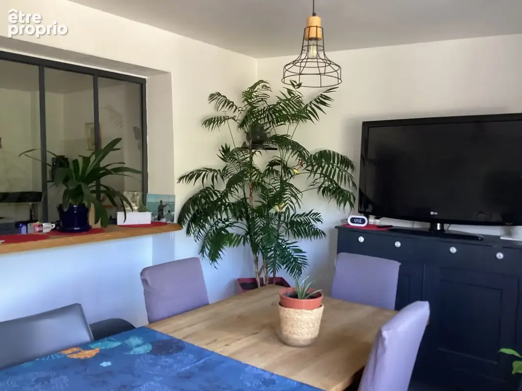 SALLE A MANGER OUVRANT SUR TERRASSE