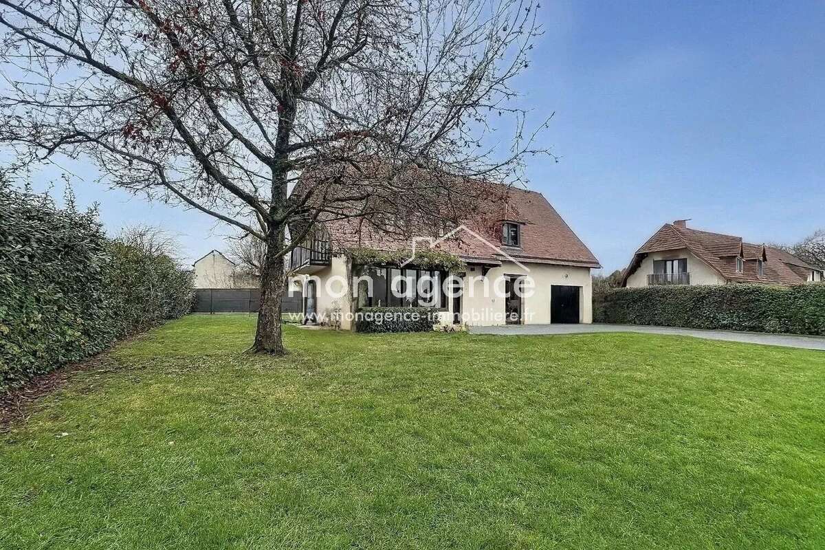 Maison à LE MESNIL-ESNARD