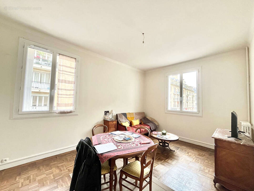 A VENDRE appartement loué à Caen 2 pièce(s) 55.18 m2 - Lumineux - quartier prisé - grand salon séjour - photo 5