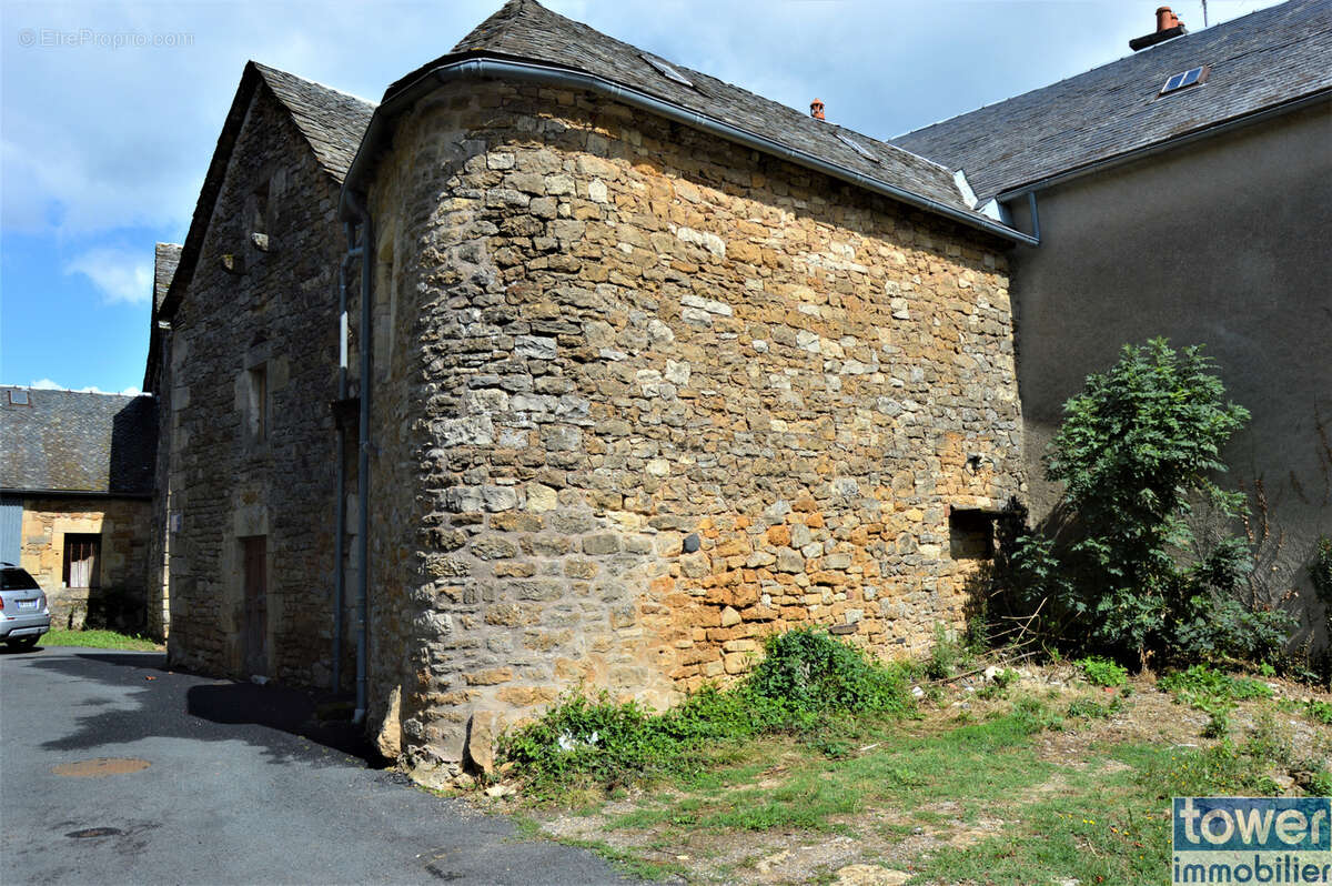 Dans village de caractere ou il fait bon vivre, idéal investisseurs ou grande famille dans leur premier achat - photo 3