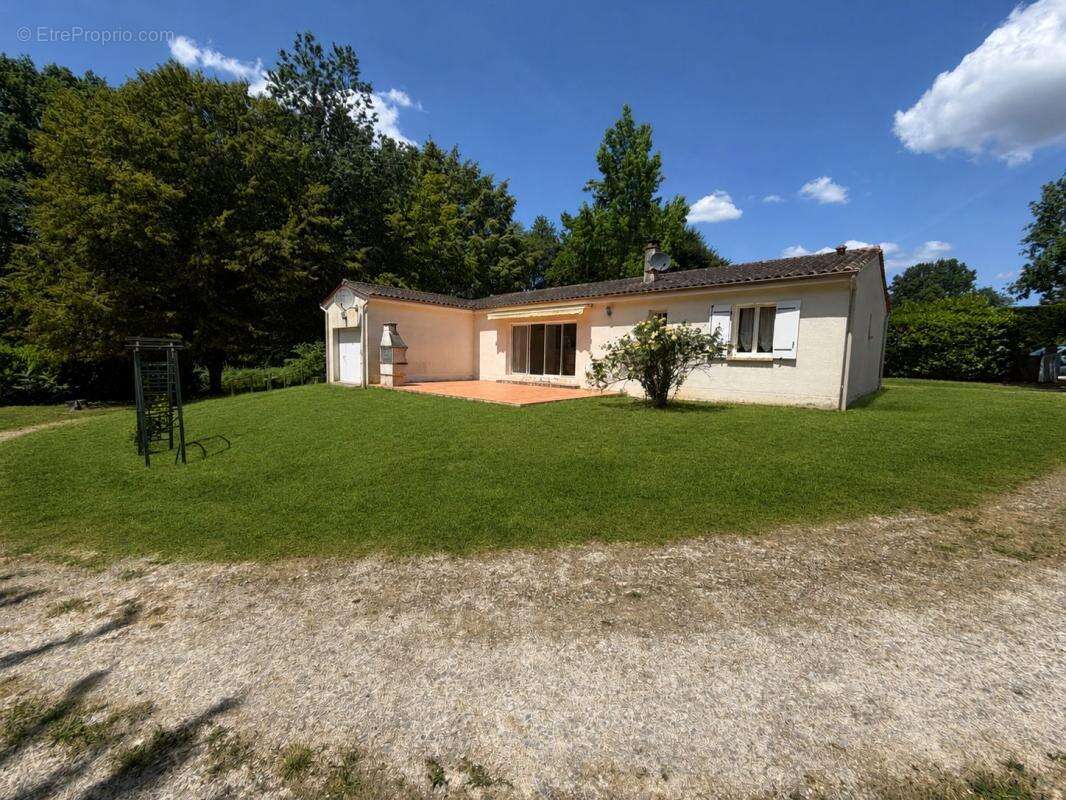 Maison à PRESSIGNAC-VICQ
