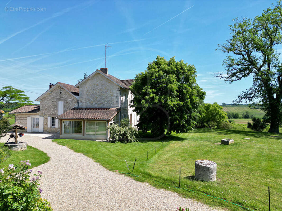 Ancienne ferme avec dépendances et fort potentiel - photo 2