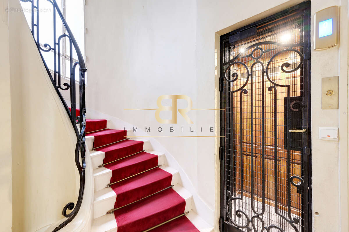 Appartement à PARIS-16E