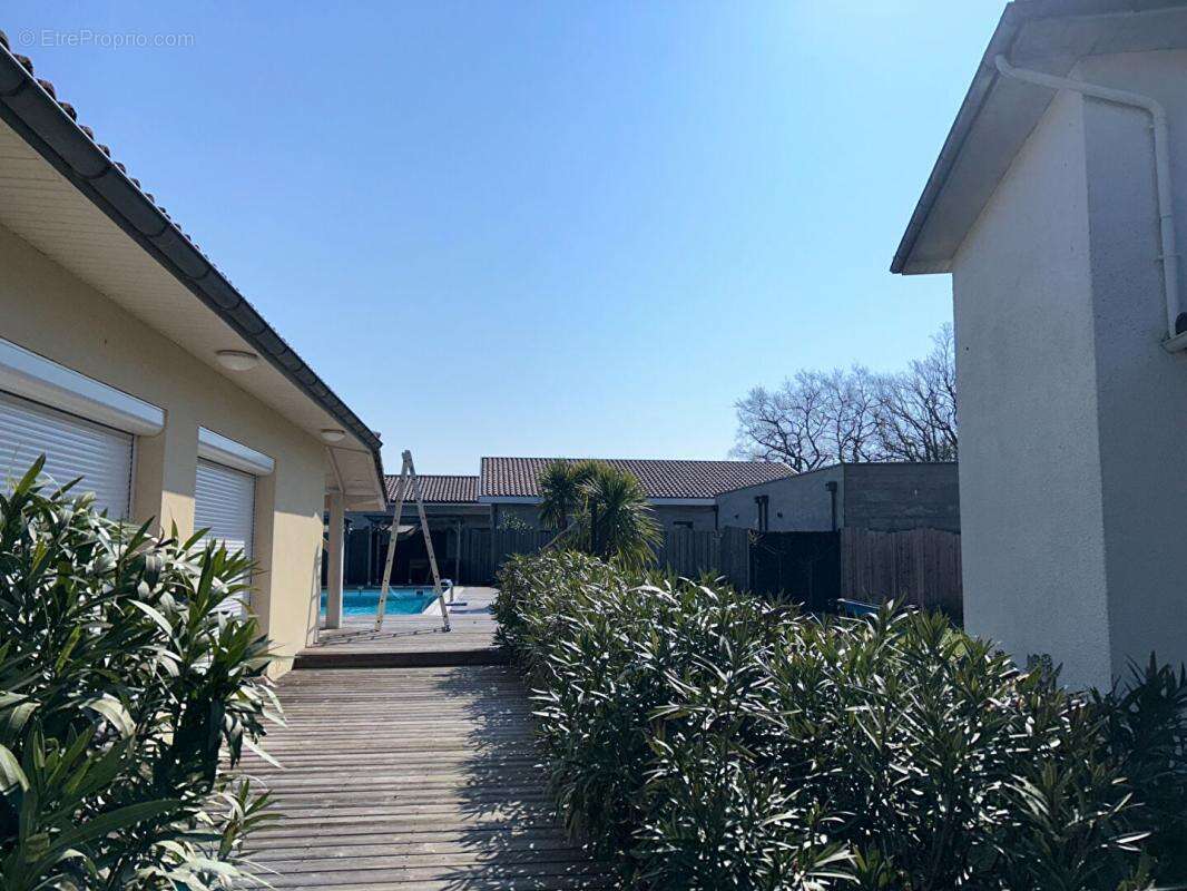 Maison à SAINT-SULPICE-ET-CAMEYRAC