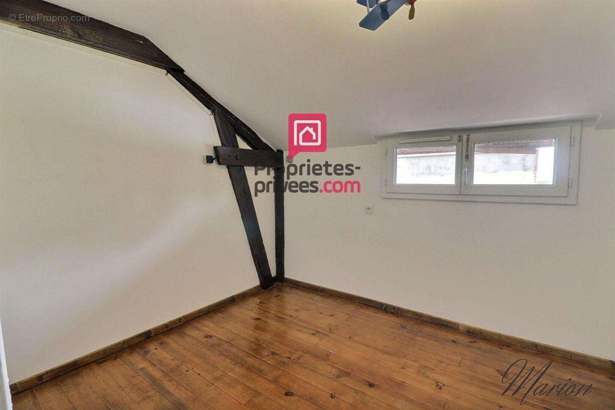 Maison à LE MESNIL-SUR-BULLES