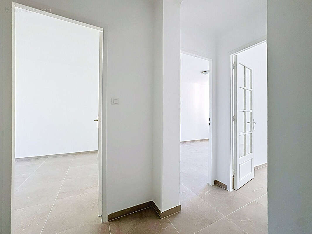 Appartement 4 pièces de 83 m² - 2 balcons- Avenue Eisenhower - photo 9