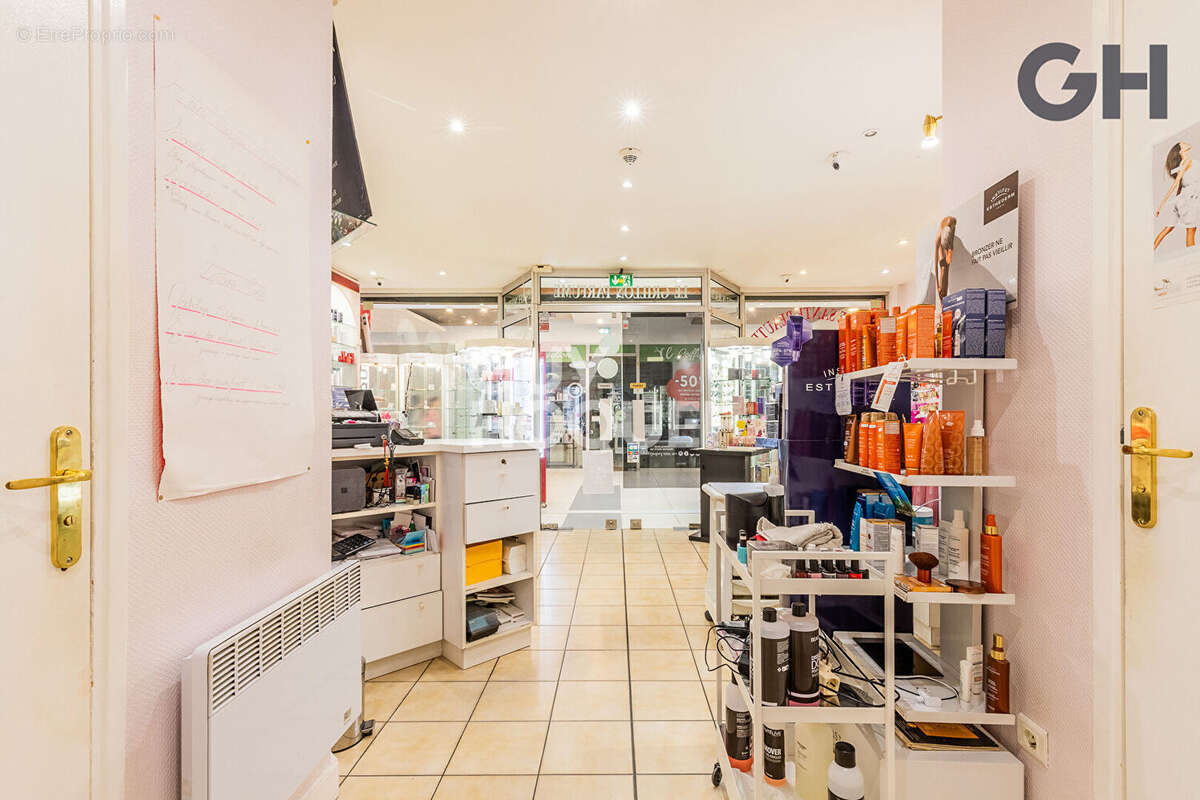 Commerce à SAINT-PIERRE-DU-PERRAY