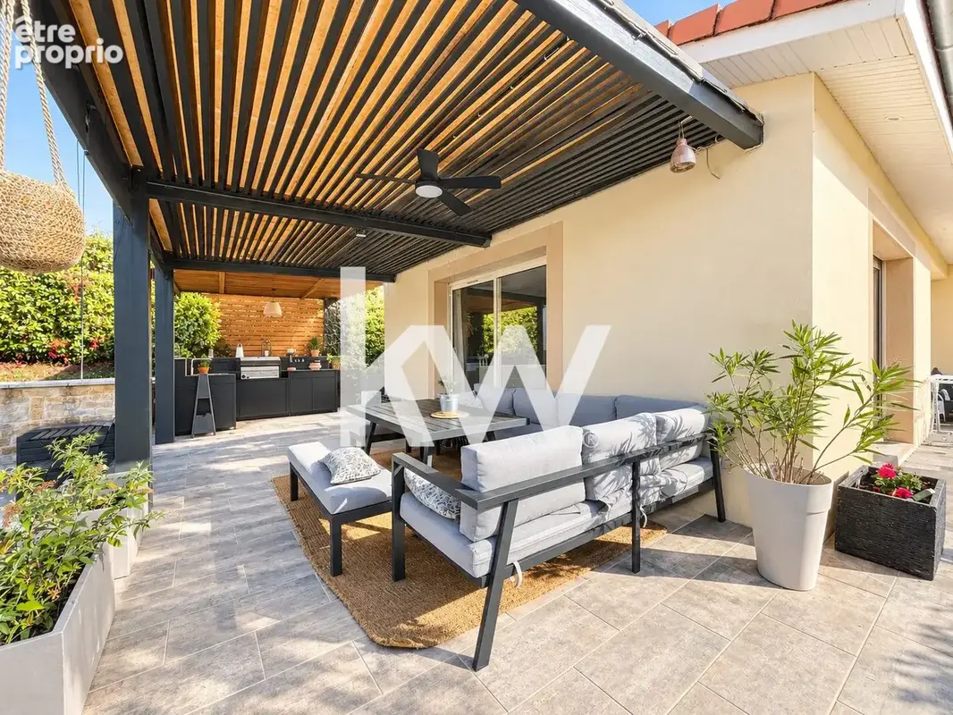 Maison 5 pièces 141 m² à vendre à Roche-La-Moliere (42230) - photo 1