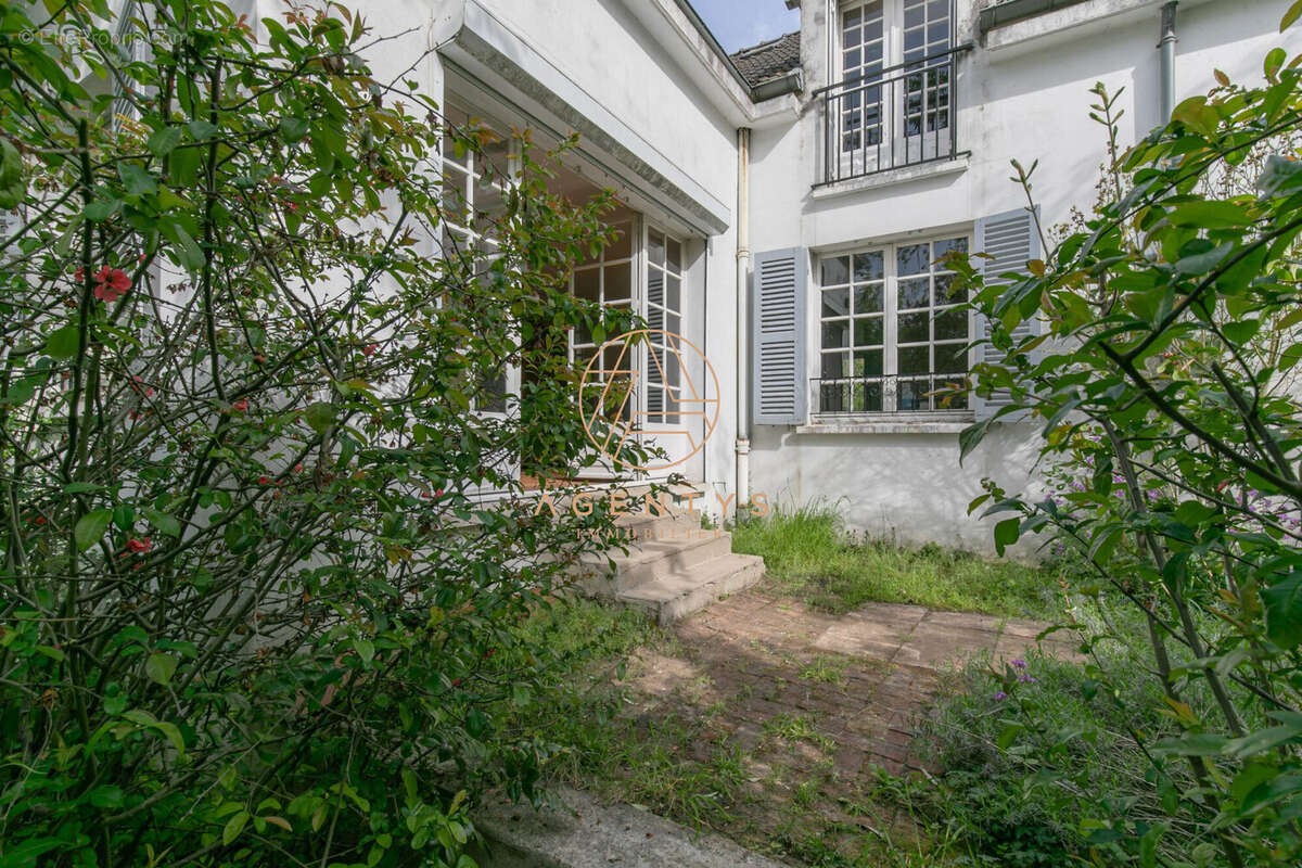 Maison à SAINT-MAUR-DES-FOSSES