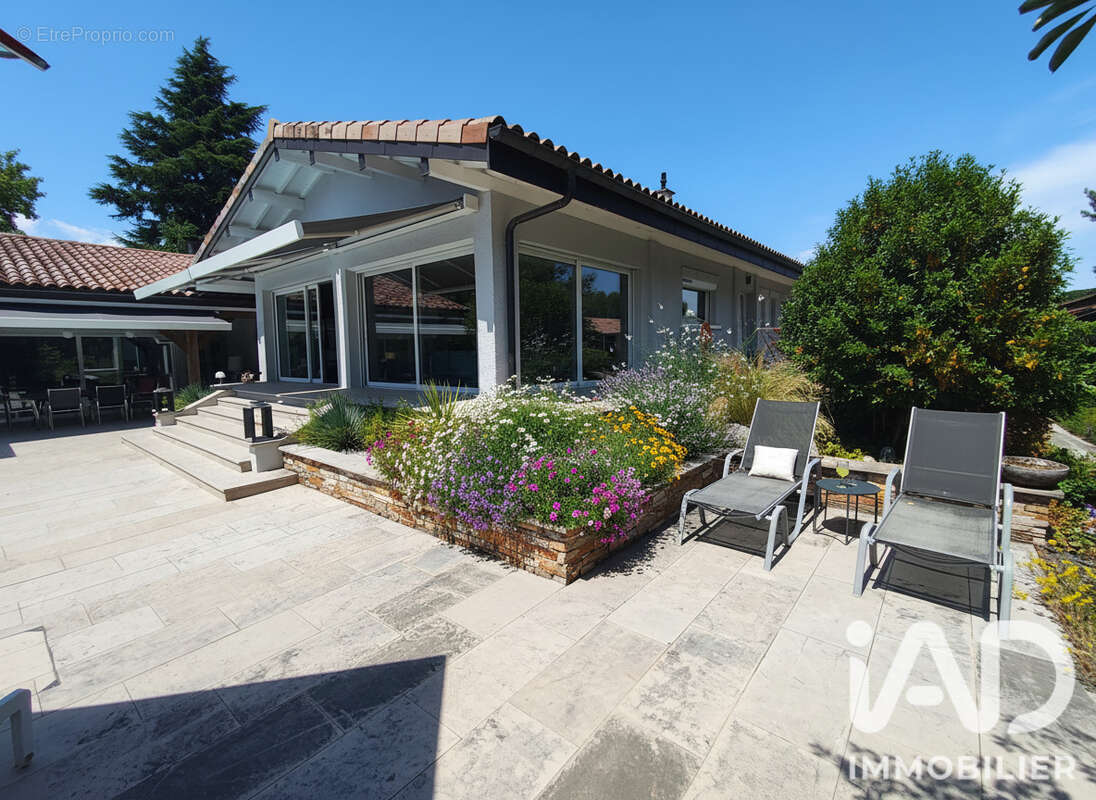 Maison 255 m² à Allinges  - photo 3