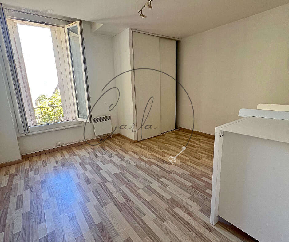 Appartement à COURNONTERRAL