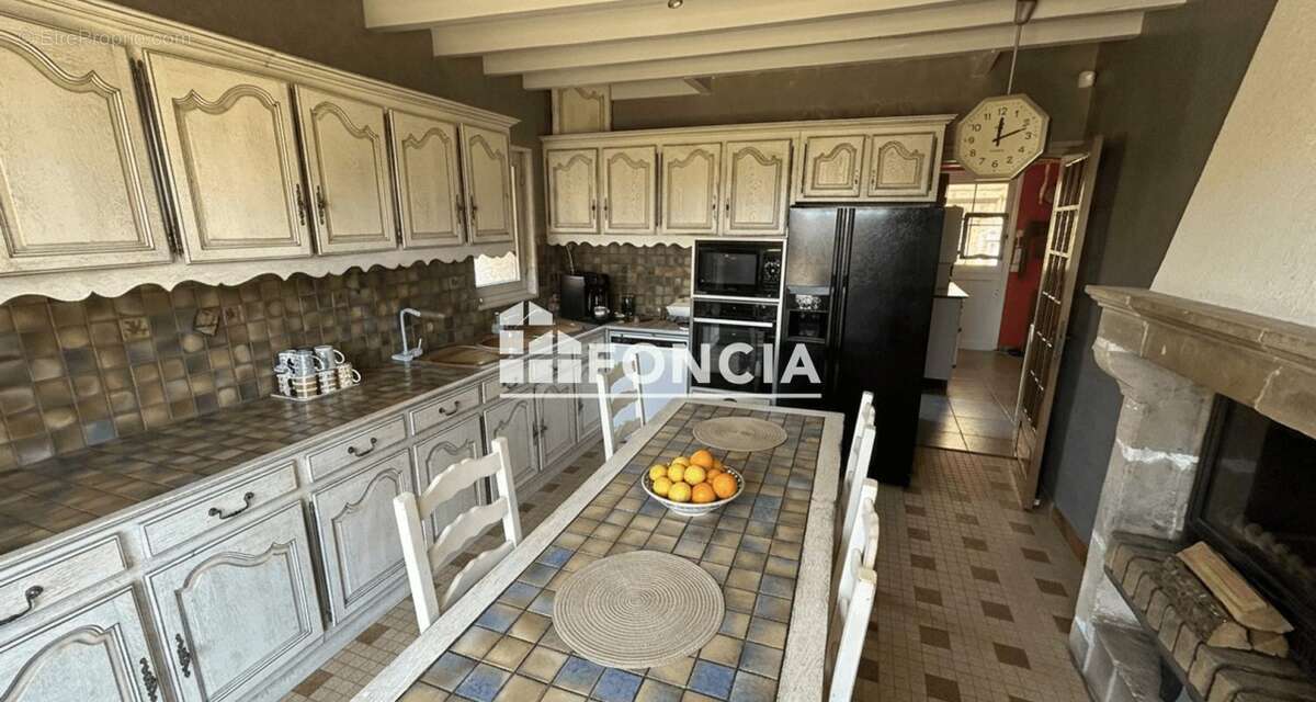 À vendre – Maison familiale avec dépendances et grand terrain à l'entrée du Mans – Changé - photo 4