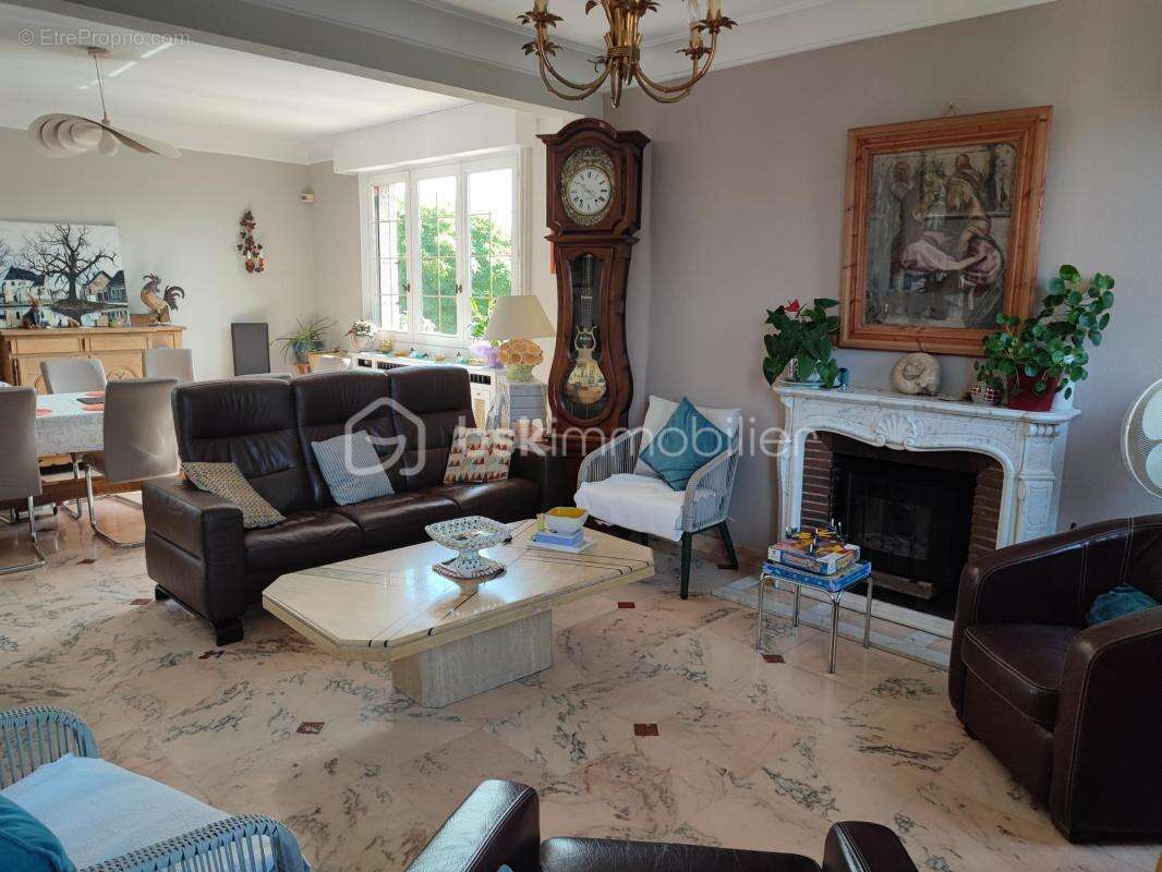 Pavillon sur sous-sol total de 234 m² sur 880 m² de jardin - photo 5