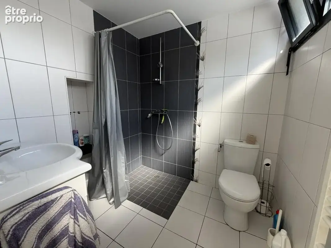 Maison 100 m² à Saint-Martin-Des-Champs  - photo 9