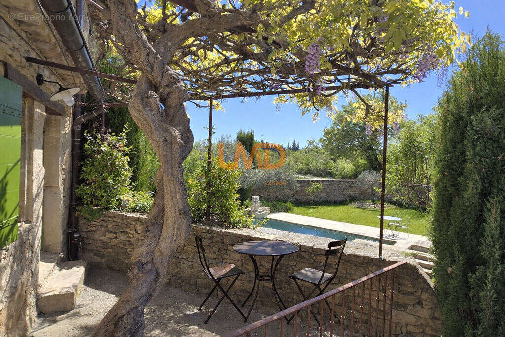 Maison à GORDES