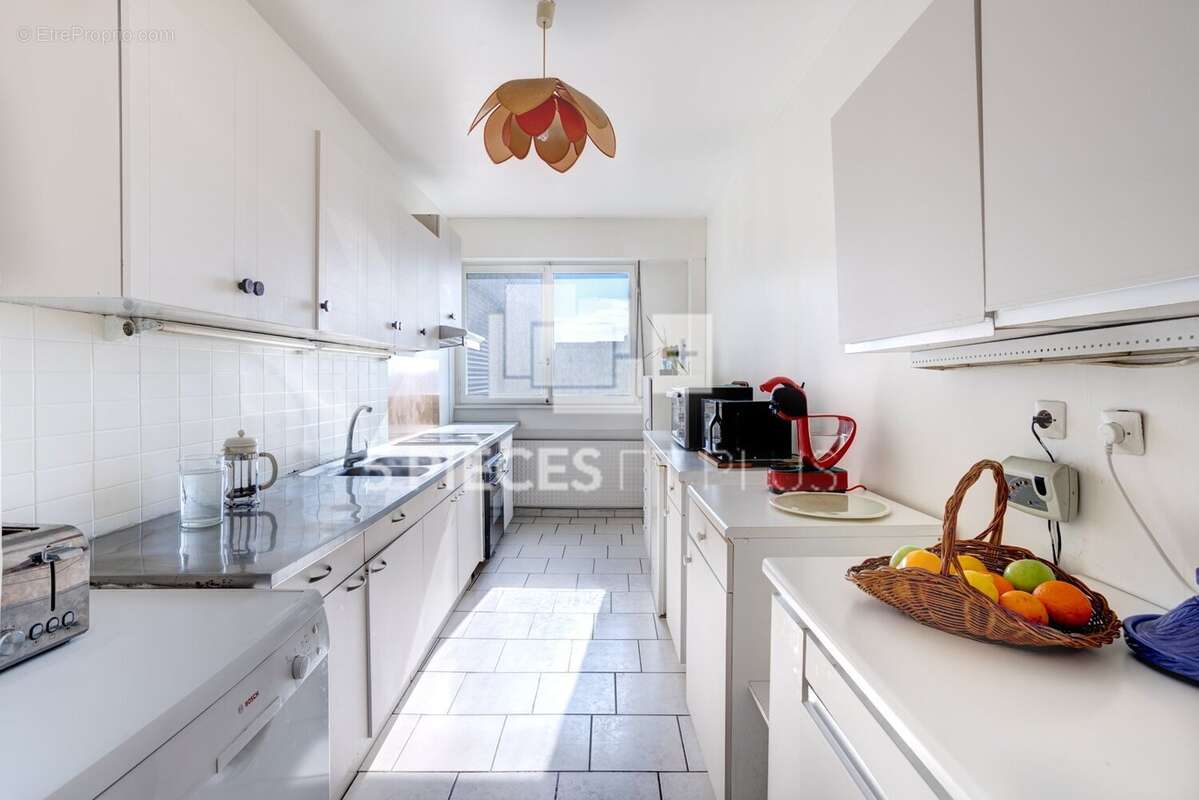 Appartement à COURBEVOIE