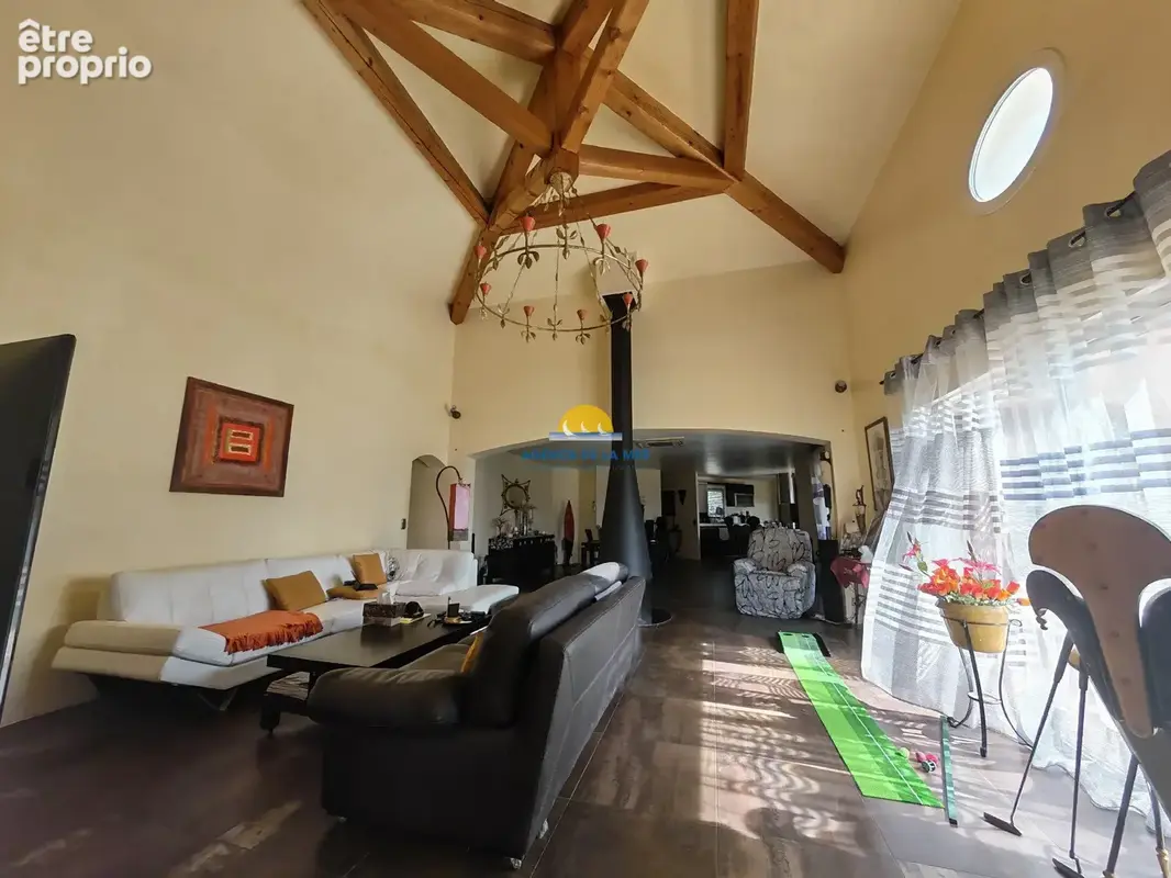 villa de 180 m2 avec 3 studios et un T2  SUR 10000 M2 - photo 2