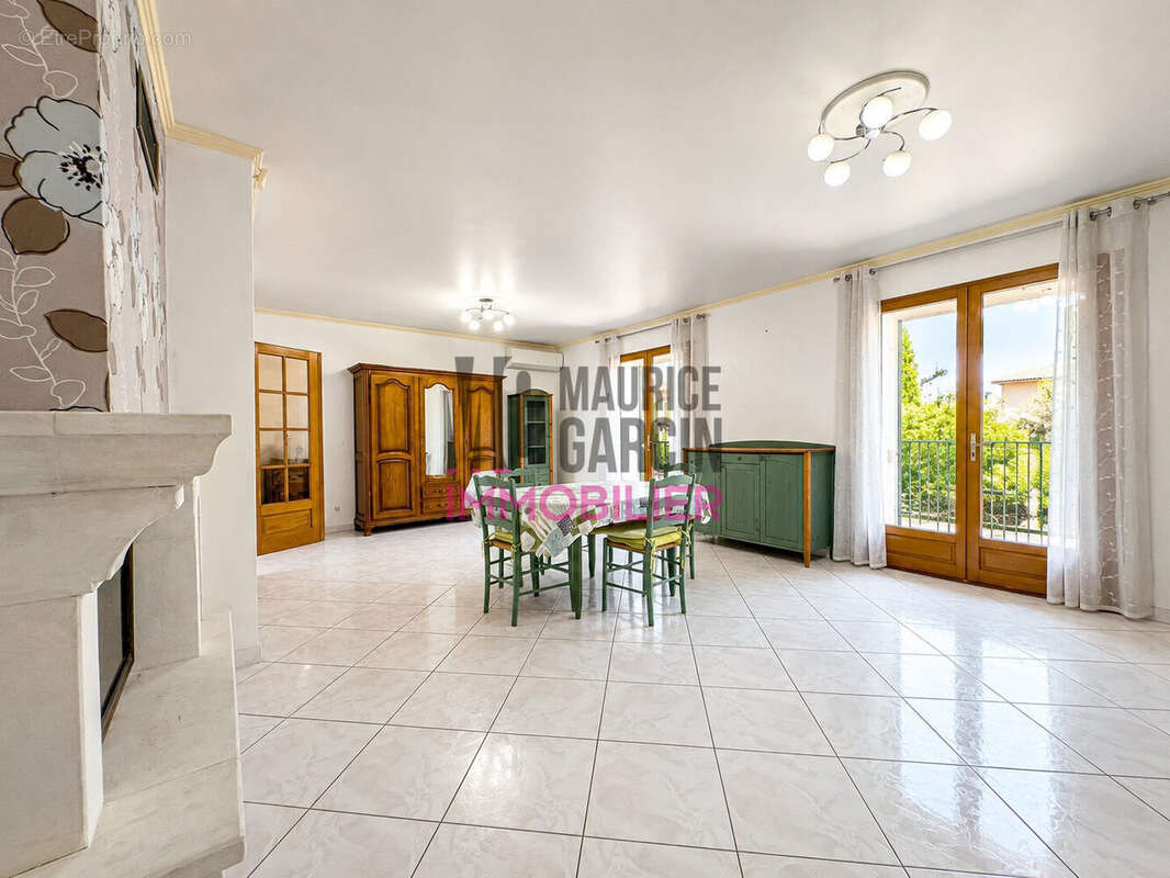 ACHAT VENTE MAISON PLAIN PIED 3 CHAMBRES MOLLEGES ALPILLES PISCINE JARDIN MAURICE GARCIN FLORENE TOLEDO - Maison à MOLLEGES