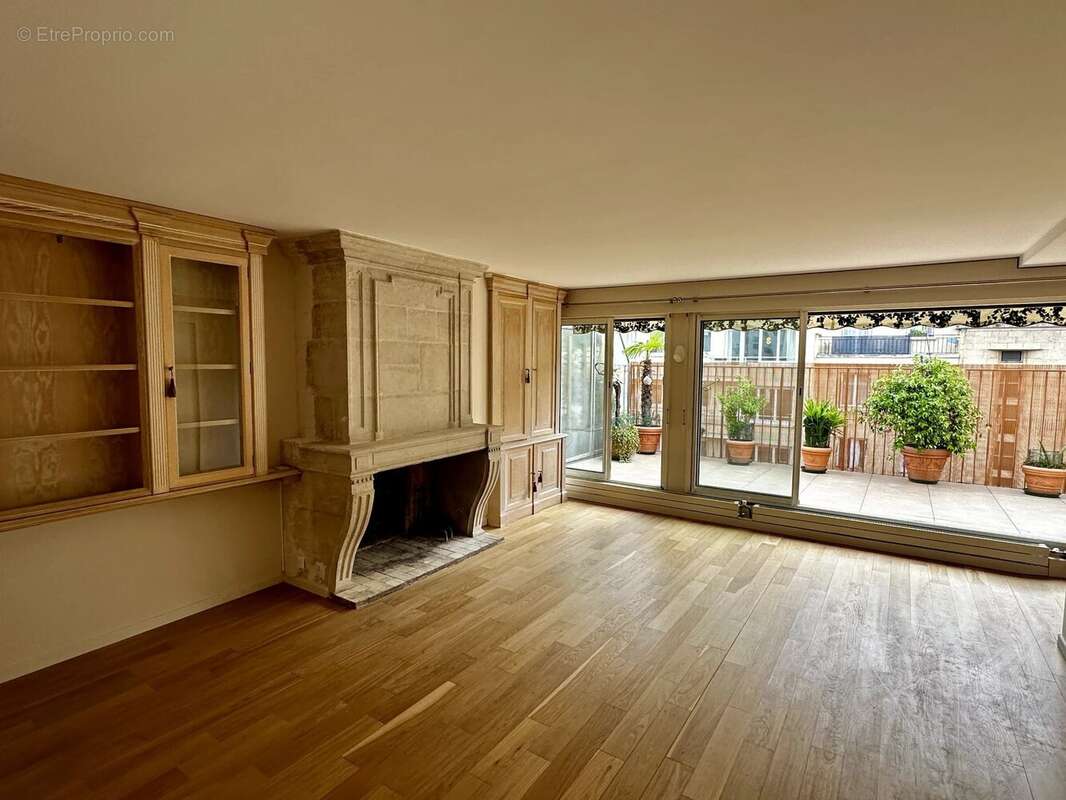 Appartement à PARIS-15E
