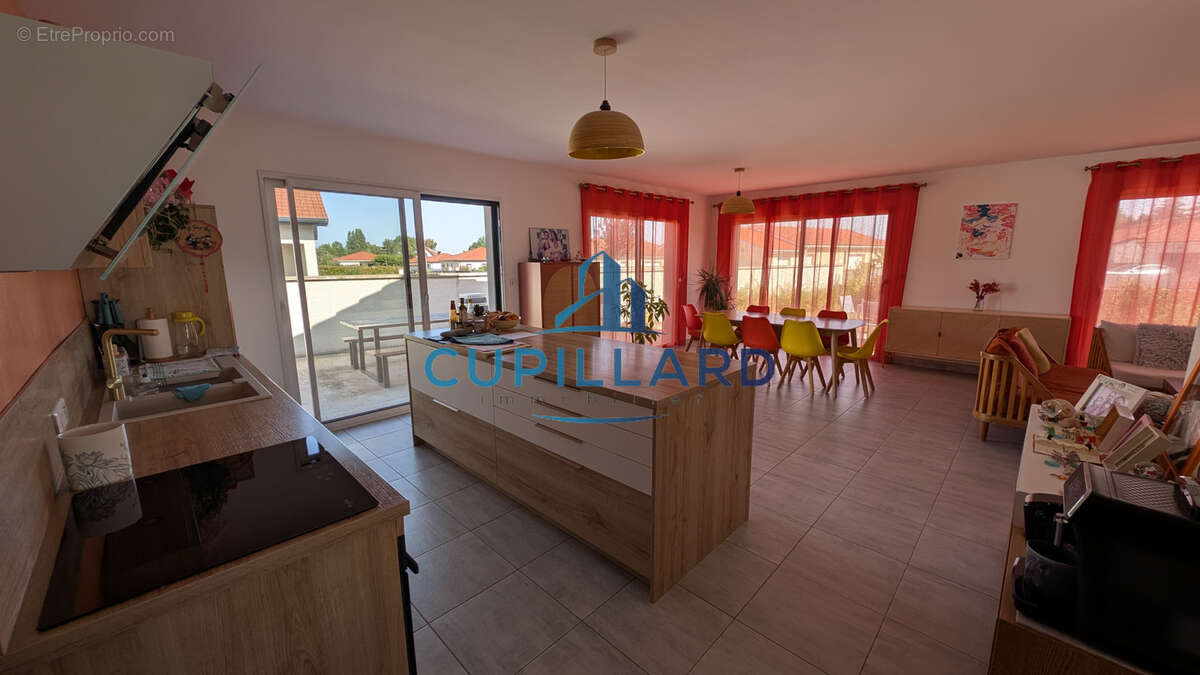 Maison à RENAISON