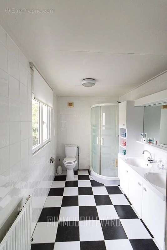 Maison à CHATEAUNEUF-LES-BAINS