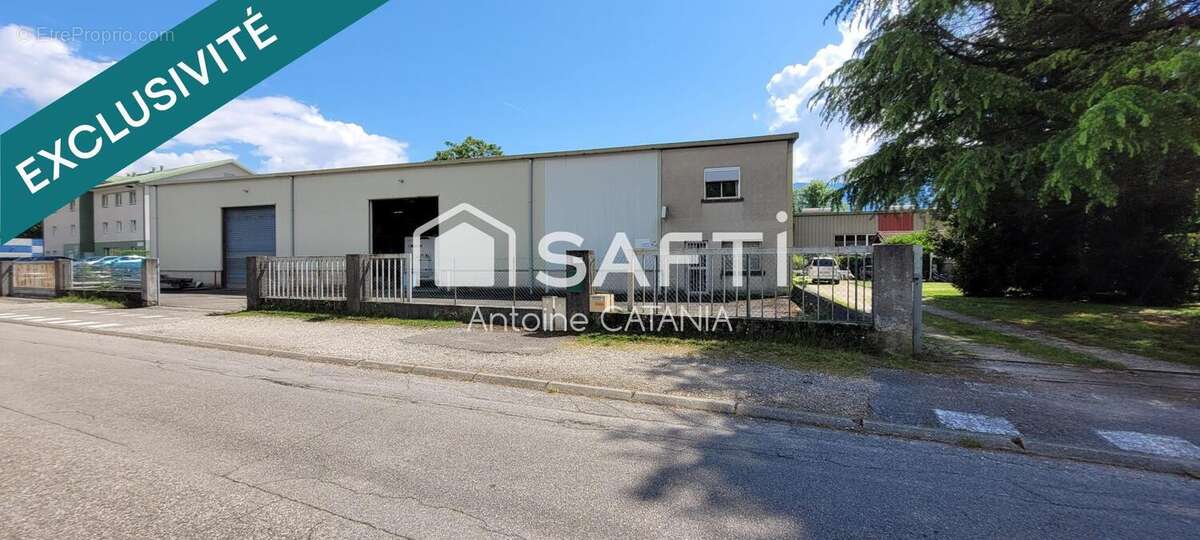 Photo 2 - Commerce à TULLINS