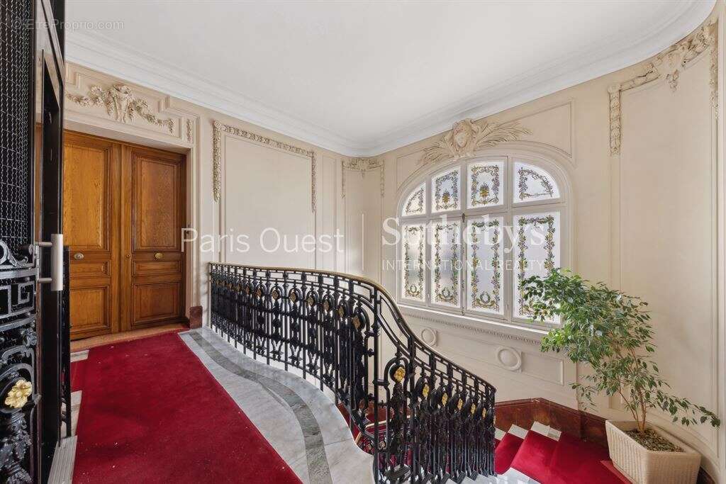 Appartement à PARIS-8E