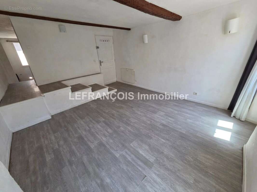 Appartement à SAINT-CEZAIRE-SUR-SIAGNE