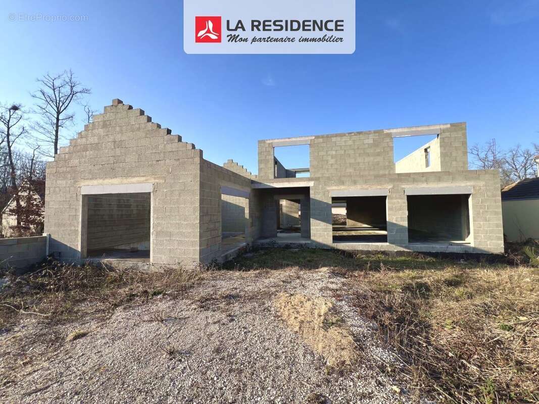 Maison 280 m² à Cellettes  - photo 2