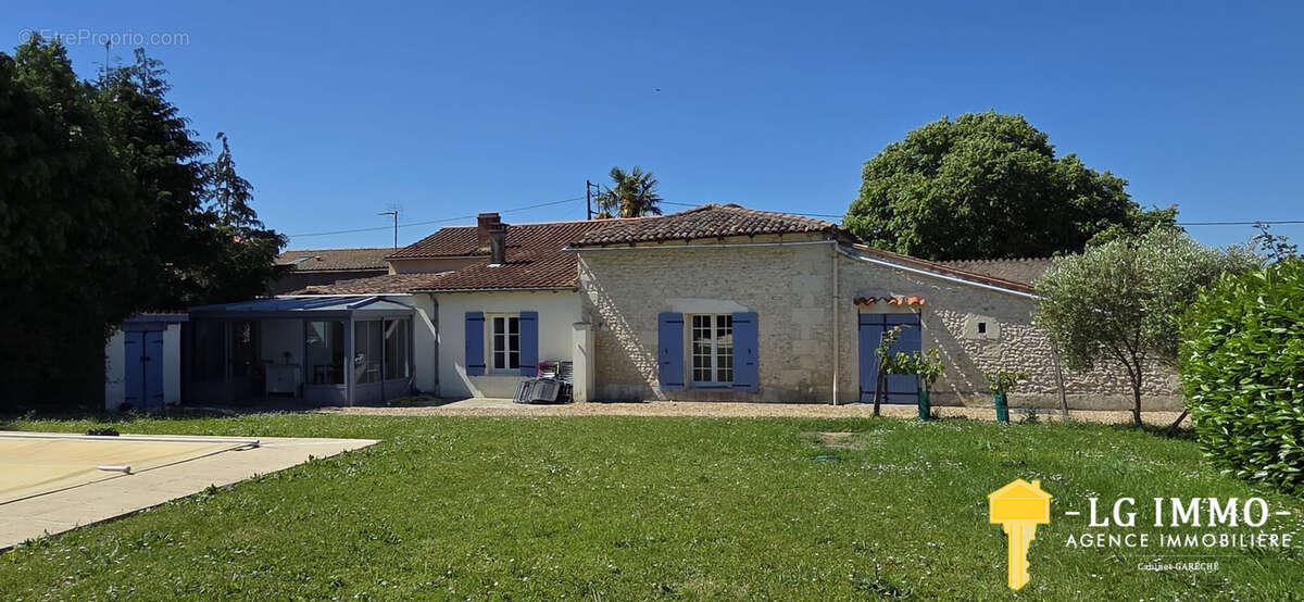 Maison à CHENAC-SAINT-SEURIN-D'UZET