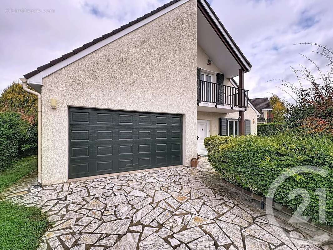 Maison à COMBS-LA-VILLE