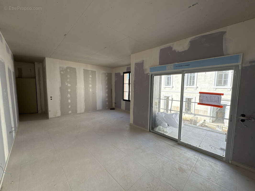 Appartement à VALERGUES