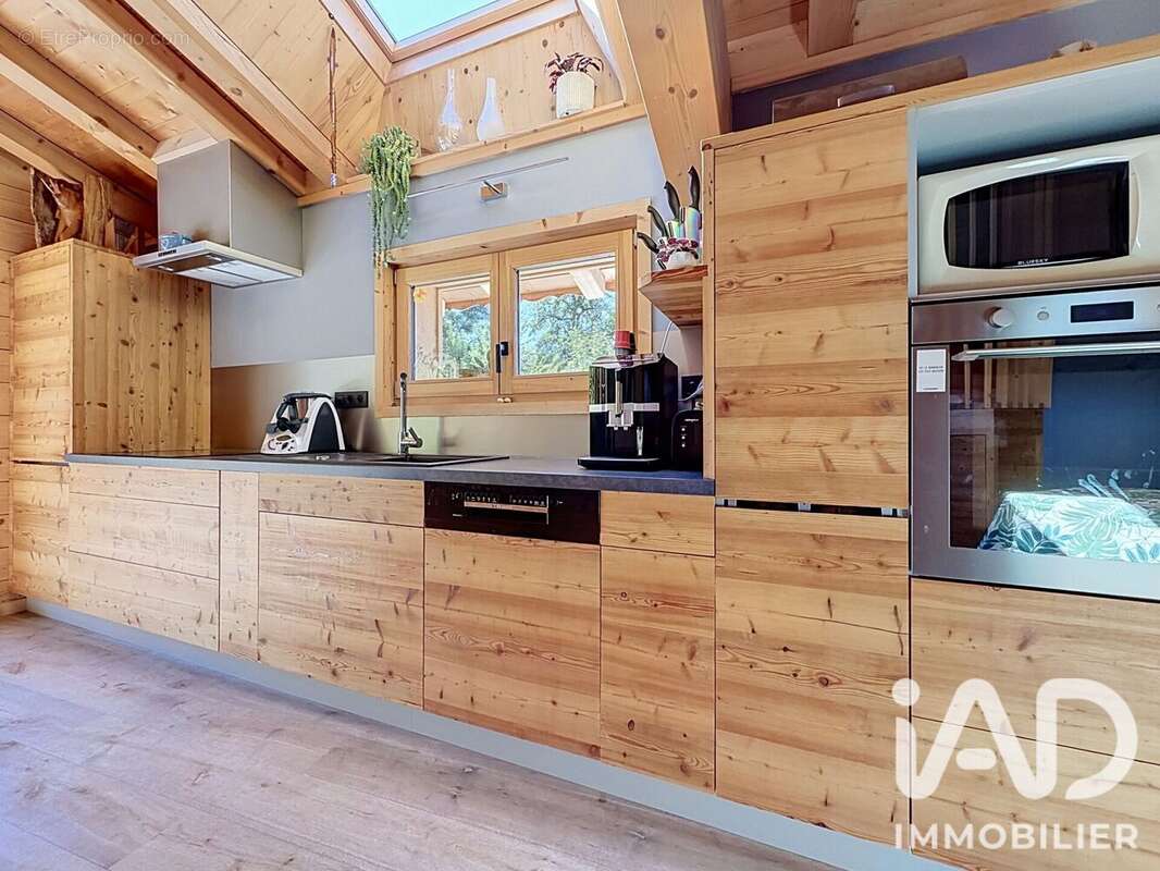 188 m² à Araches-La-Frasse  - photo 3