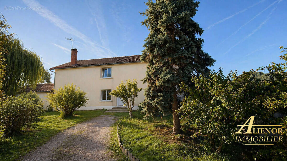 Maison de caractère rénovée avec parc arboré et dépendances - proche Saint-Pardoux-la-Rivière - photo 2