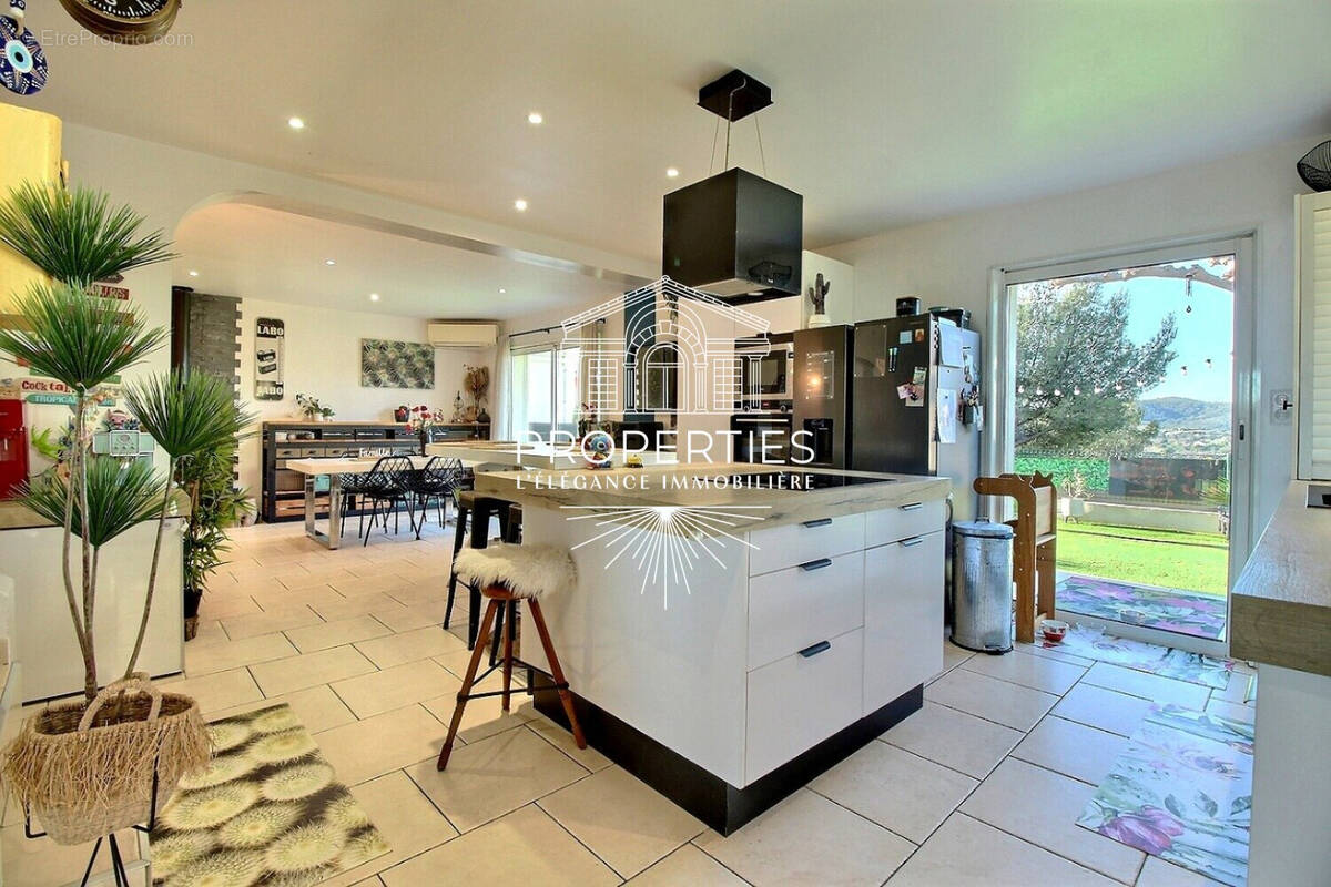 Maison à BORMES-LES-MIMOSAS