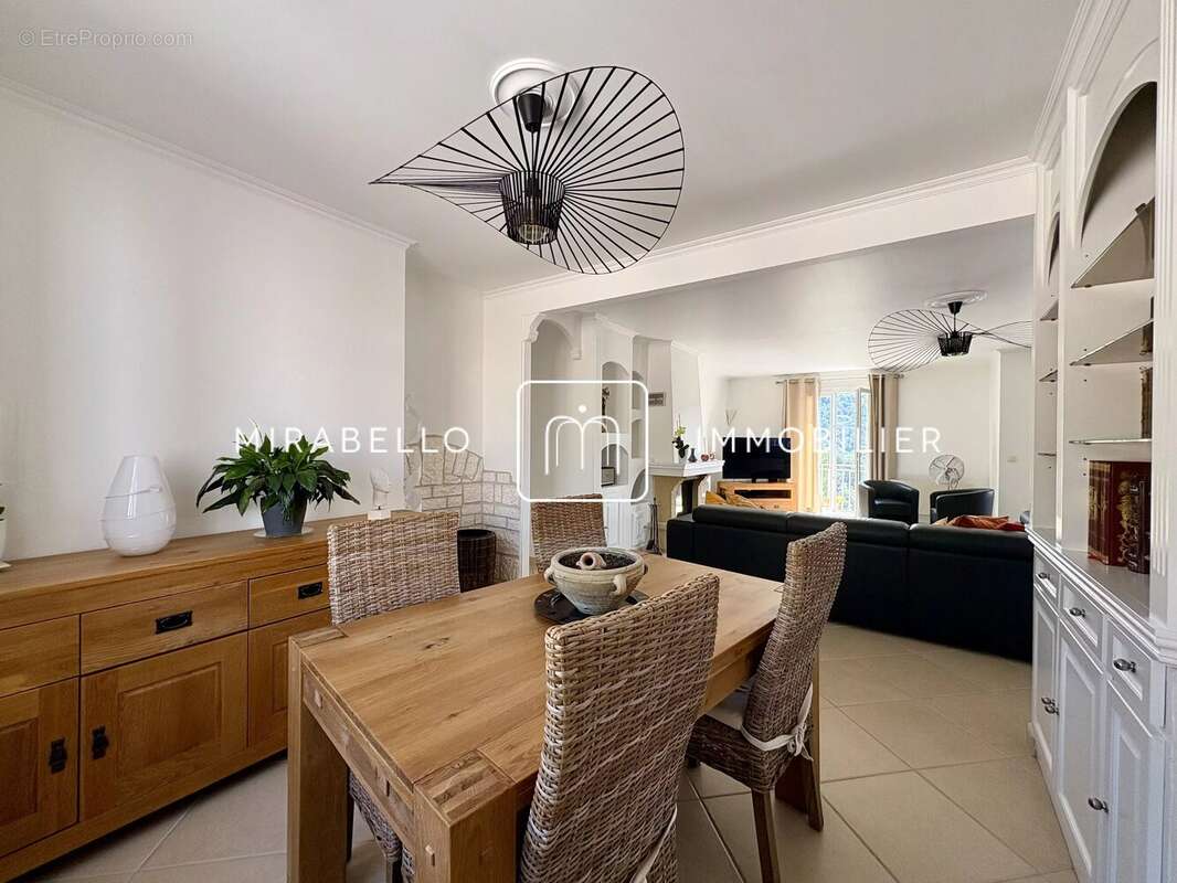 Maison 193 m² à Colomars  - photo 7
