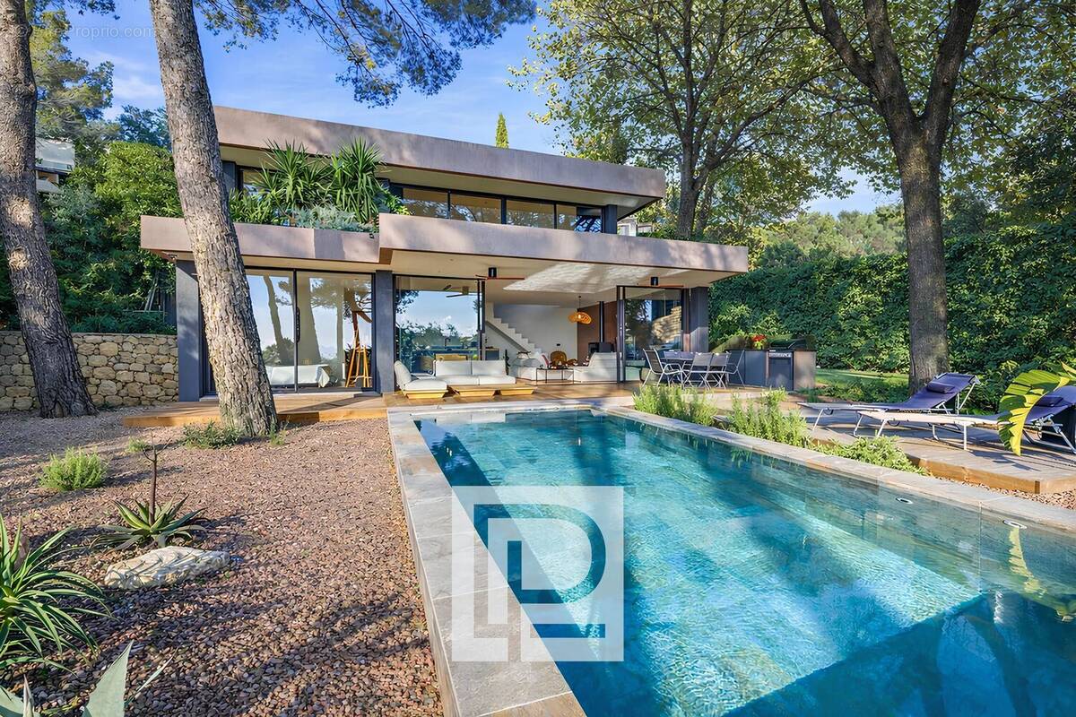 Appartement à MOUGINS