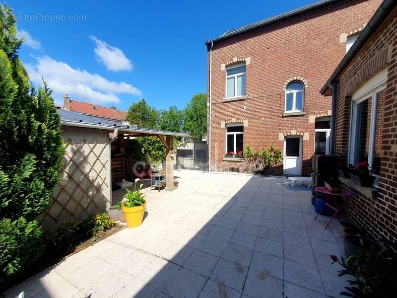 Albert – Élégante maison bourgeoise de 230 m² avec garage, cave et extérieur sans vis-à-vis - photo 21