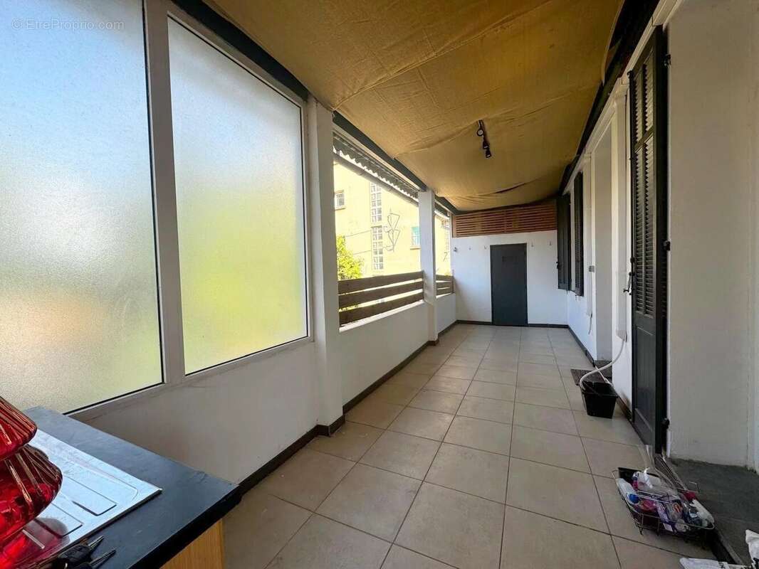 La Seyne haut de villa + parking - photo 7