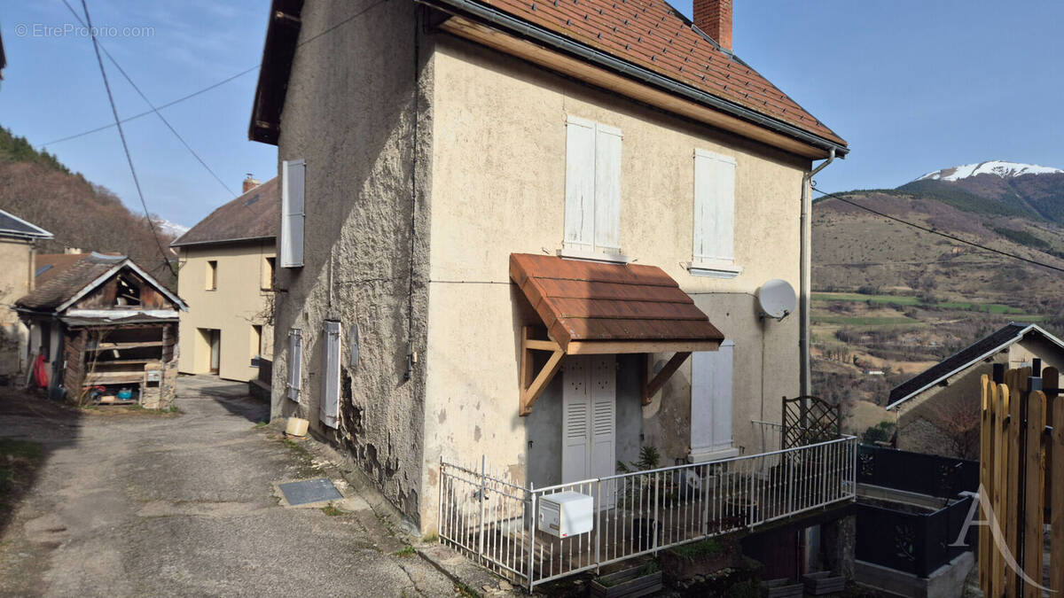 Maison à LA MOTTE-SAINT-MARTIN