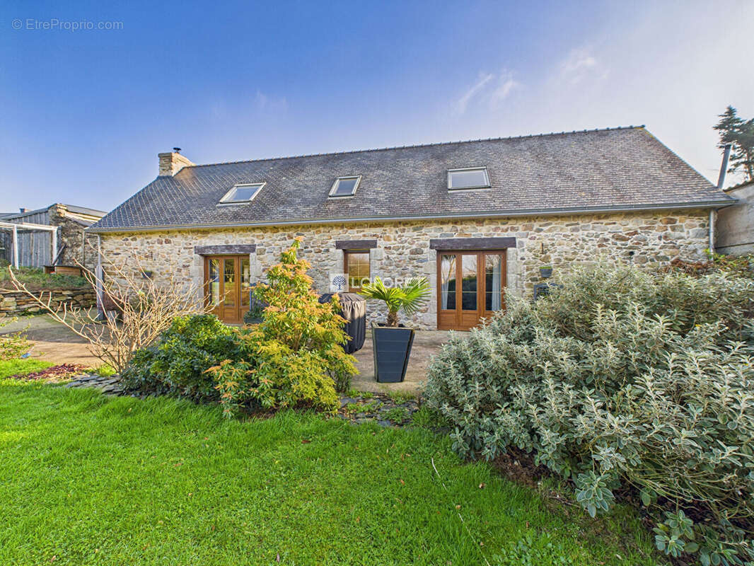 Maison à PLOMODIERN